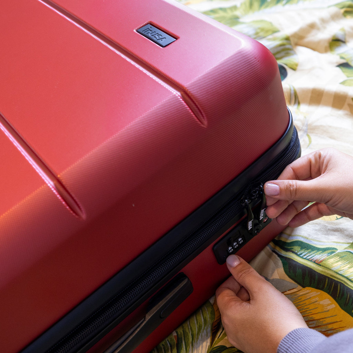 InUSA Elysian 24-Inch Hardside Spinner Checked Luggage