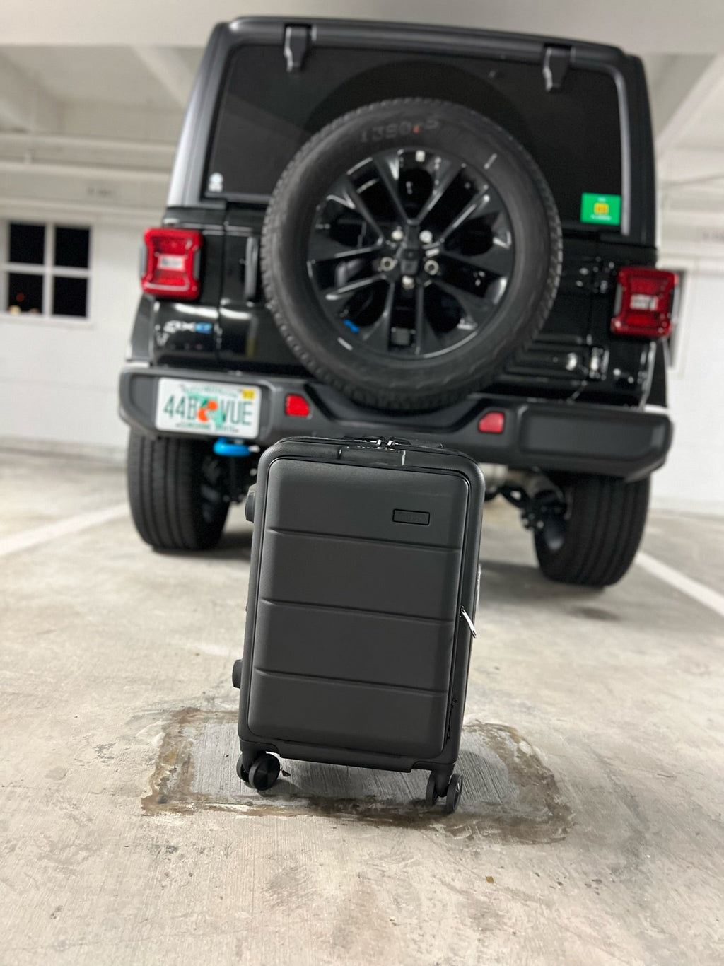 InUSA Elysian 20" Hardside Carry-On Luggage