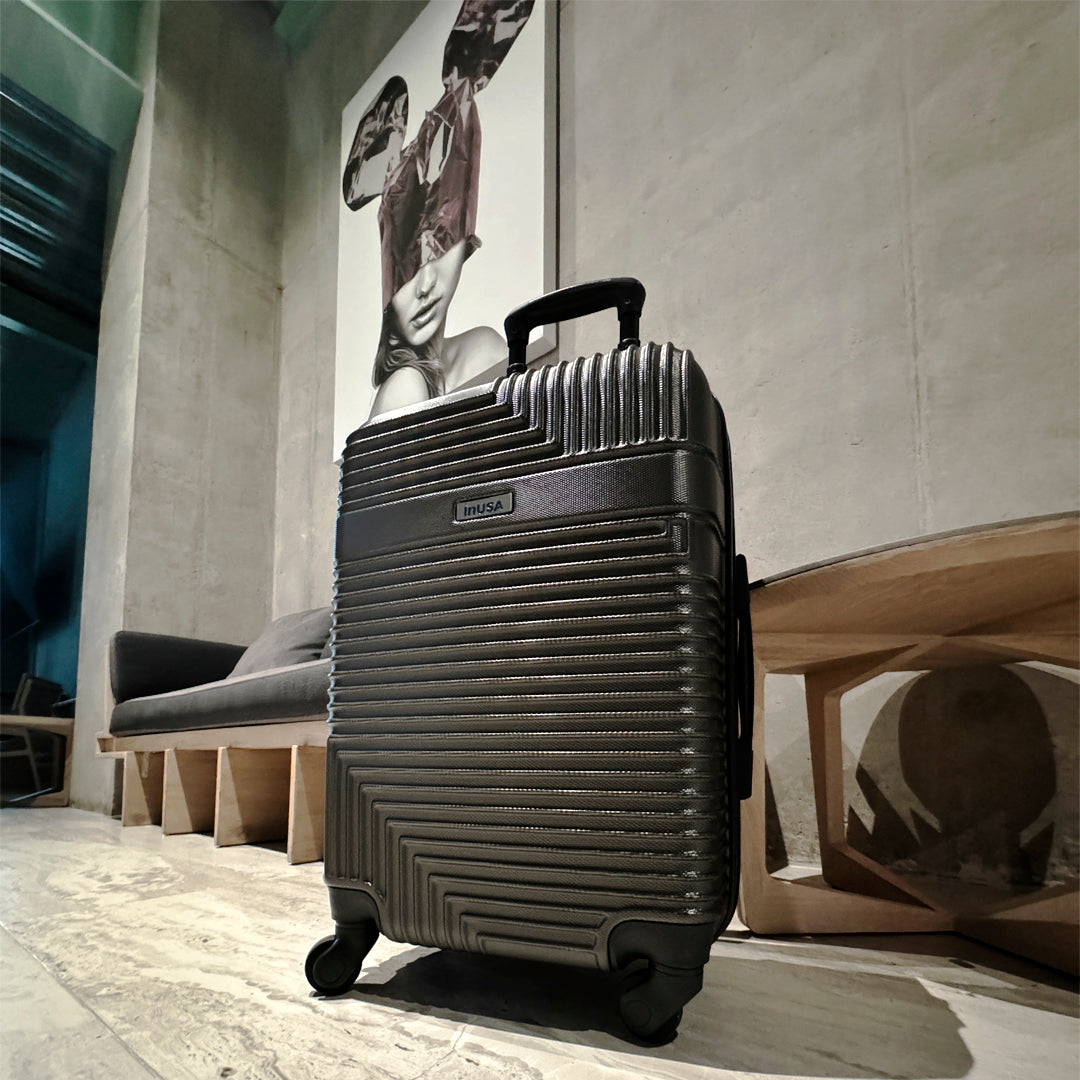 InUSA Resilience 24" Hardside Spinner Checked Suitcase