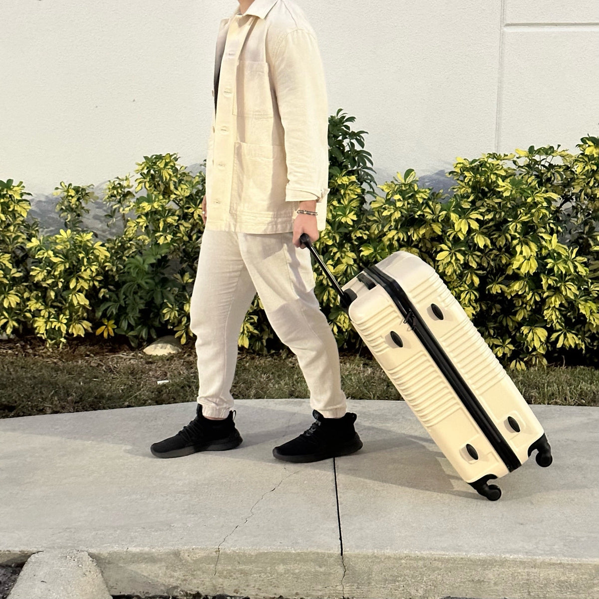 InUSA Resilience 24" Hardside Spinner Checked Suitcase